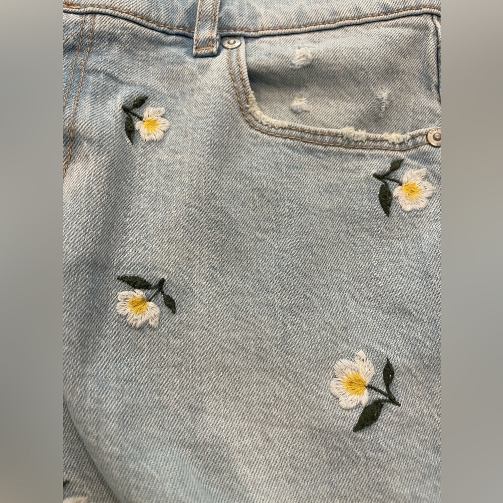LOFT • NWT High Rise Frayed Cut Off Denim Shorts Floral Embroidered Stone Wash - Picture 9 of 10